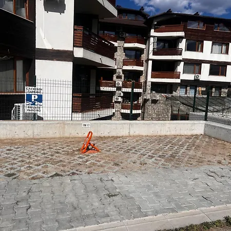 Апартамент Near The Lift With A Private Parking Банско